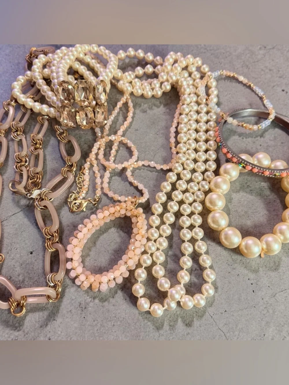 Elegant Pearl and Blush Beaded Necklace Set - Picture 1 of 10